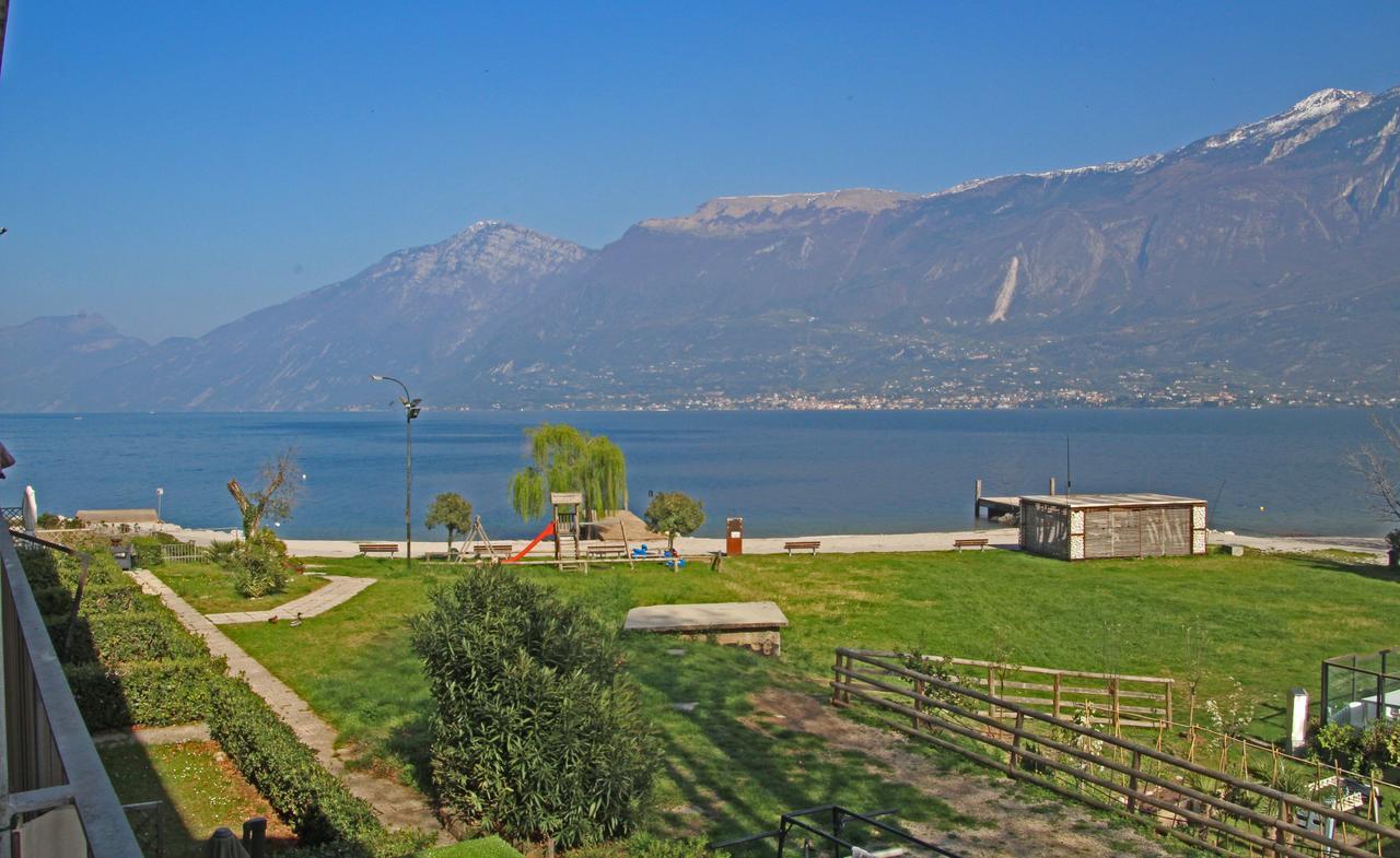 Campione Giulia Exclusive Lakefront Apartment By Gardadomusmea Campione del Garda Exterior photo